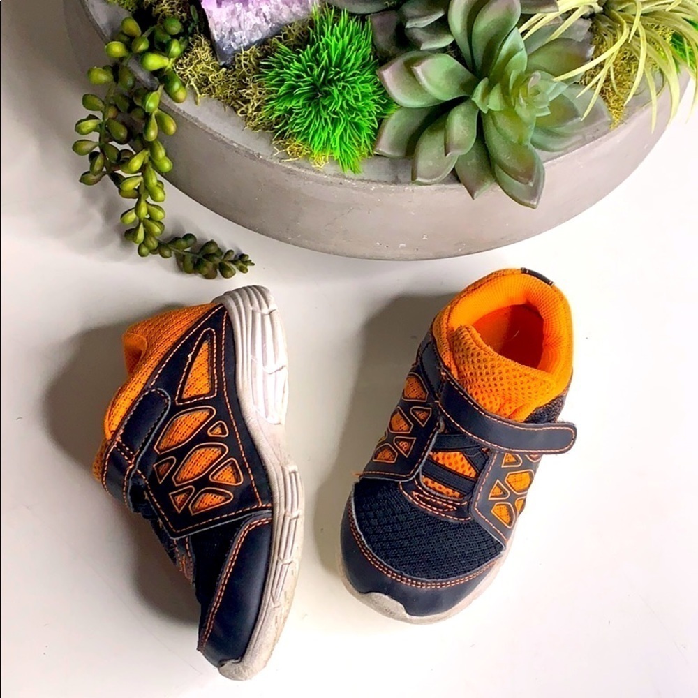 Zoe & Zac Neon Orange Black Active Sneaker shoes 8.5 kids